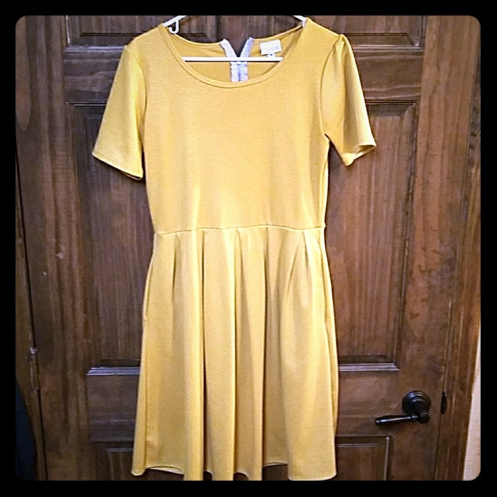 Lularoe Amelia mustard yelloe dress w/pockets
